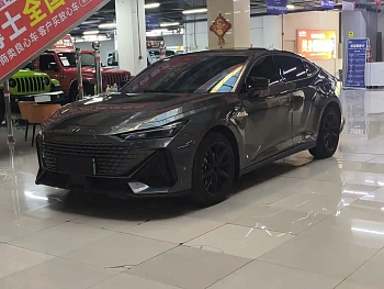 Changan UNI-V Zhidian iDD 2023 Zhidian iDD 1.5T 113km Zhidian (Fast Express Edition) купить по цене 2 264 240 ₽  на сайте DeffCars