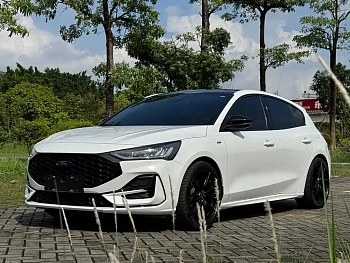 Focus 2022 hatchback EcoBoost 180 automatic ST Line купить по цене 1 927 185 ₽  на сайте DeffCars