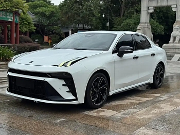 Lynk & Co 03 2023 model 1.5TD DCT Power Pro купить по цене 2 378 374 ₽  на сайте DeffCars