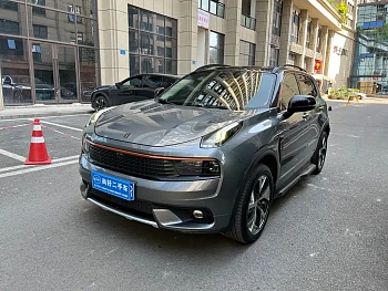 Lynk & Co 01 2017 2.0T 4WD Pro version купить на сайте DeffCars