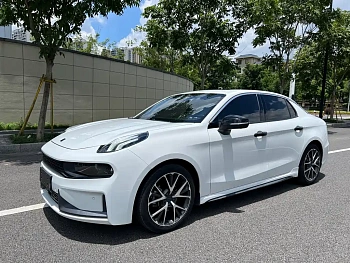 Lynk & Co 03 2020 1.5TD DCT Power Pro Edition купить по цене 1 810 297 ₽  на сайте DeffCars