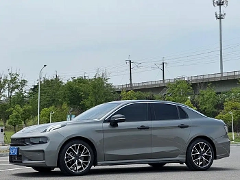 Lynk & Co 03 2021 model 2.0TD automatic power champion version купить по цене 2 189 178 ₽  на сайте DeffCars