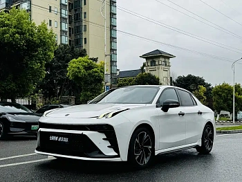 Lynk & Co 03 2023 1.5TD DCT Pro купить на сайте DeffCars