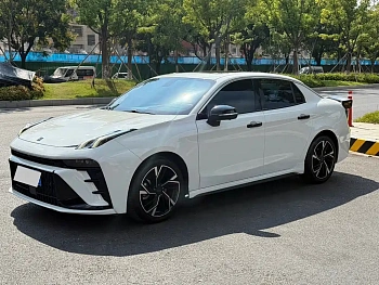 Lynk & Co 03 2023 model 1.5TD DCT Plus купить по цене 2 467 460 ₽  на сайте DeffCars