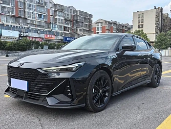 Changan UNI-V 2023 1.5T Premium Model купить по цене 2 111 117 ₽  на сайте DeffCars