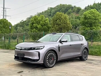 Lantu FREE 2025 FREE+ four-wheel drive Qiankun version купить на сайте DeffCars