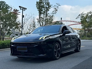 Lynk & Co 03 2023 model 2.0TD DCT Power Pro купить по цене 2 297 576 ₽  на сайте DeffCars