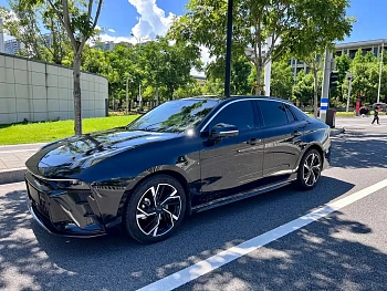 Lynk & Co 03 2023 model 1.5TD DCT Power Pro купить по цене 2 248 309 ₽  на сайте DeffCars