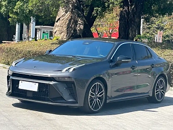 Lynk & Co 03 2023 2.0TD DCT Pro купить на сайте DeffCars