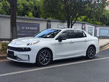 Lynk & Co 03 2019 1.5TD DCT Pro version Guo VI купить по цене 1 800 666 ₽  на сайте DeffCars