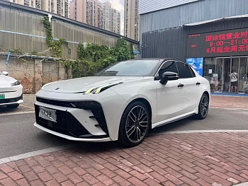 Lynk & Co 03 2023 model 1.5TD DCT Plus купить по цене 2 023 462 ₽  на сайте DeffCars