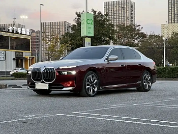 BMW i7 2023 xDrive60L Luxury Package купить на сайте DeffCars