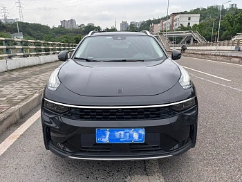 Lynk & Co 01 2021 2.0TD Two-wheel drive Pro купить по цене 2 299 934 ₽  на сайте DeffCars