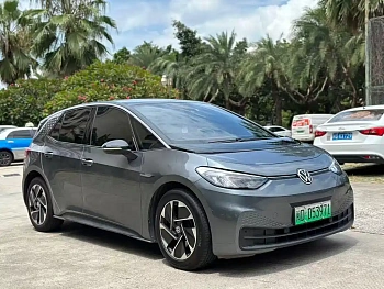 Volkswagen ID.3 2023 Pure Smart Edition купить по цене 2 184 374 ₽  на сайте DeffCars