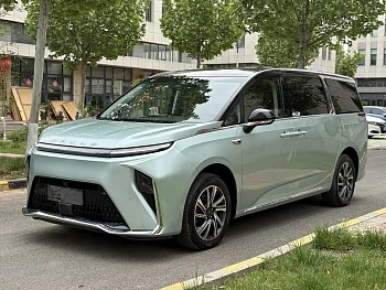 Everyone 9 2024 Super Hybrid Long Range Forest Edition Seven Seats купить на сайте DeffCars