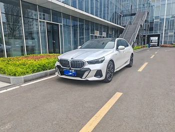 BMW 5 Series 2024 530Li Leading M Sports Package купить на сайте DeffCars