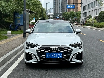 Audi A3 2022 Sportback 35 TFSI Fashionable and Sporty купить по цене 2 119 700 ₽  на сайте DeffCars