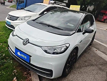 Volkswagen ID.3 2022 Pure Pure Edition купить по цене 2 039 044 ₽  на сайте DeffCars