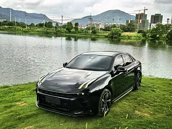 Lynk & Co 03 2023 model 1.5TD DCT Power Pro купить по цене 2 275 035 ₽  на сайте DeffCars