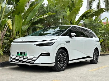 Xpeng X9 2025 pure electric 740 long battery life Max купить на сайте DeffCars