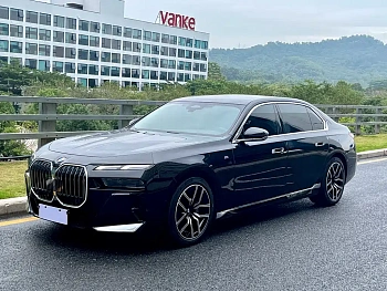 BMW 7 Series 2023 735Li M Sports Package купить на сайте DeffCars