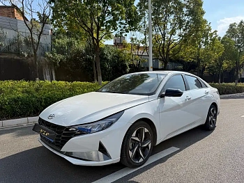Elantra 2022 1.5L CVT GLS Leading Edition купить по цене 1 385 575 ₽  на сайте DeffCars
