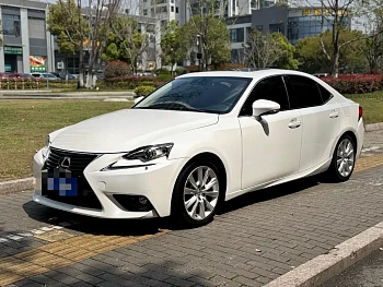 Lexus IS 2015 200t Deluxe Edition купить на сайте DeffCars