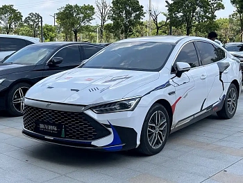 Qin PLUS 2021 DM-i 55KM flagship model купить по цене 1 819 404 ₽  на сайте DeffCars