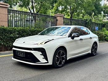 Lynk & Co 03 2023 model 1.5TD DCT Power Pro купить по цене 2 266 126 ₽  на сайте DeffCars