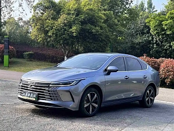 Destroyer 05 2023 Champion Edition DM-i 120KM Honorable Model купить по цене 2 007 523 ₽  на сайте DeffCars