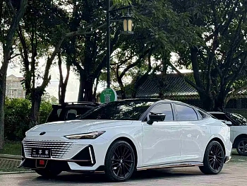 Changan UNI-V 2022 1.5T Sports Edition купить по цене 2 307 106 ₽  на сайте DeffCars