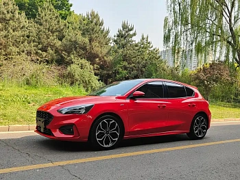 Focus 2020 Hatchback EcoBoost 180 Automatic ST Line купить на сайте DeffCars