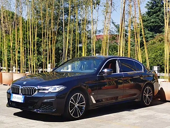 BMW 5 Series 2022 530Li Leading M Sports Package купить на сайте DeffCars