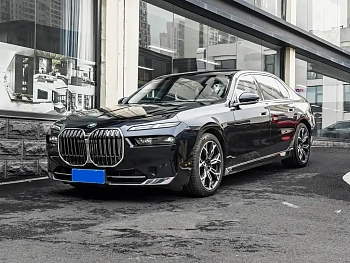 BMW 7 Series 2023 735Li Luxury Package купить на сайте DeffCars