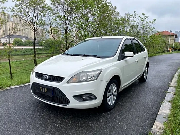 Focus 2014 Hatchback Classic 1.8L Automatic Cool White Collector's Edition купить на сайте DeffCars