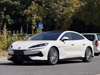 Denza Z9 2024 1100km four-wheel drive Ultra version купить на сайте DeffCars