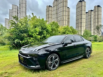 Lynk & Co 03 2023 model 1.5TD DCT Power Pro купить по цене 2 203 766 ₽  на сайте DeffCars