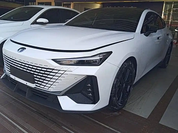 Changan UNI-V 2022 1.5T Premium Model купить по цене 1 757 549 ₽  на сайте DeffCars