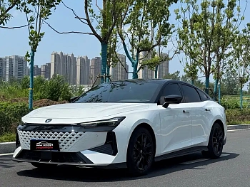 Changan UNI-V 2024 1.5T Premium Model купить по цене 2 289 288 ₽  на сайте DeffCars