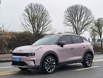 Lynk & Co 06 2021 1.5T Shero pink special edition купить по цене 1 959 598 ₽  на сайте DeffCars