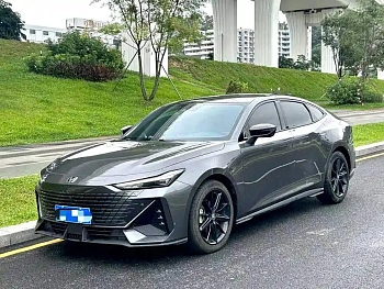 Changan UNI-V 2023 1.5T Exclusive Model купить по цене 1 957 539 ₽  на сайте DeffCars