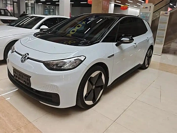 Volkswagen ID.3 2023 upgraded version купить по цене 2 281 347 ₽  на сайте DeffCars