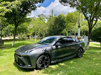 Lynk & Co 03 2023 model 1.5TD DCT Power Pro купить по цене 2 378 374 ₽  на сайте DeffCars