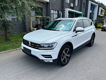 Tiguan L 2021 330TSI automatic two-wheel drive smart version купить по цене 2 183 557 ₽  на сайте DeffCars