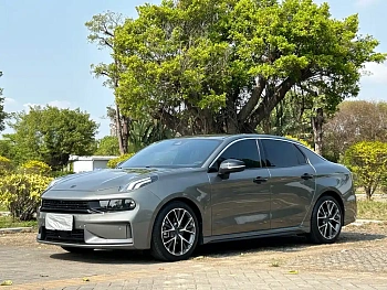 Lynk & Co 03 2022 1.5TD DCT Pro купить на сайте DeffCars