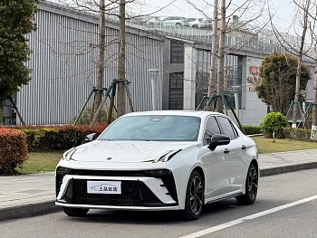 Lynk & Co 03 2023 2.0TD DCT Pro купить на сайте DeffCars