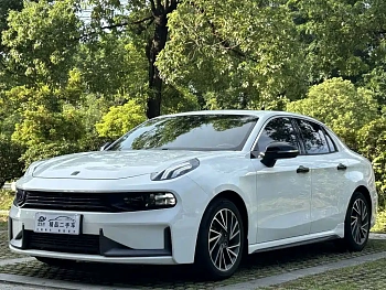 Lynk & Co 03 2022 model 1.5TD DCT Plus купить по цене 1 803 096 ₽  на сайте DeffCars