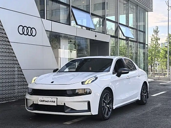 Lynk & Co 03 2020 1.5TD DCT Pro version купить по цене 2 046 508 ₽  на сайте DeffCars