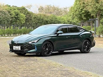 MG7 2023 2.0T Automatic Beauty Hunting Luxury Edition купить на сайте DeffCars