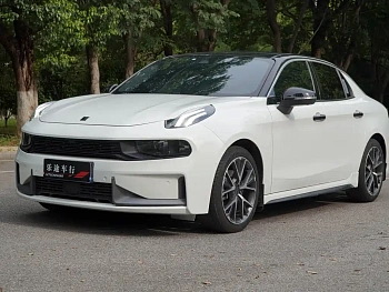 Lynk & Co 03 2022 model 1.5TD DCT Power Pro купить по цене 1 911 444 ₽  на сайте DeffCars